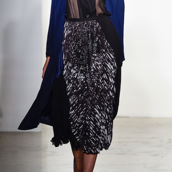 Timo Weiland Dresses & Skirts - Timo Weiland Midi Mid Length Pleated Black Skirt